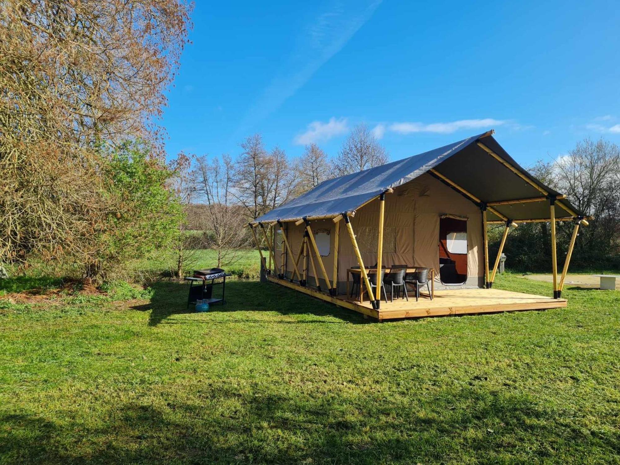 Camping De La Touche Ligueil 外观 照片