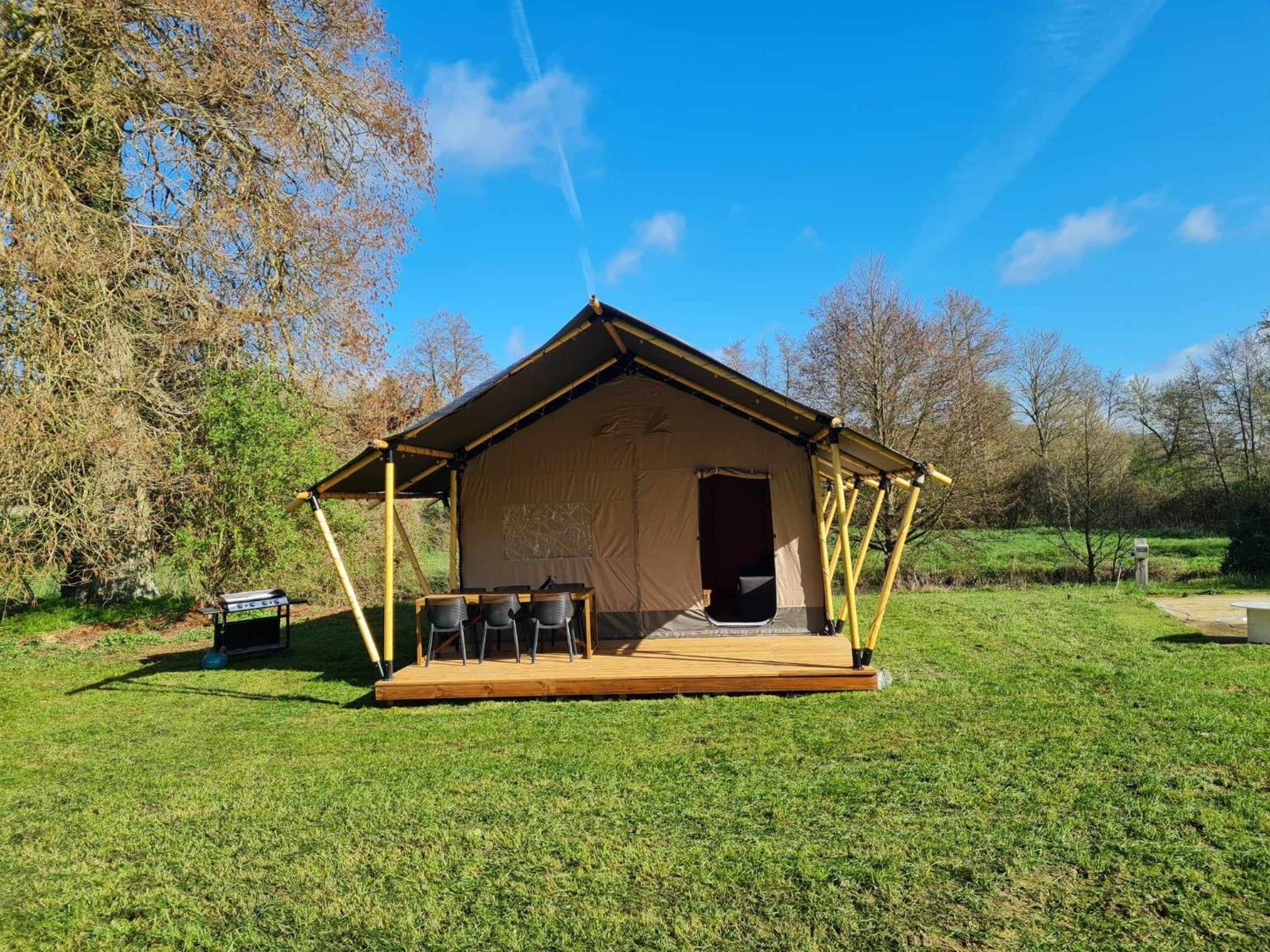 Camping De La Touche Ligueil 外观 照片